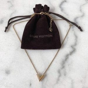 Louis Vuitton essential v necklace